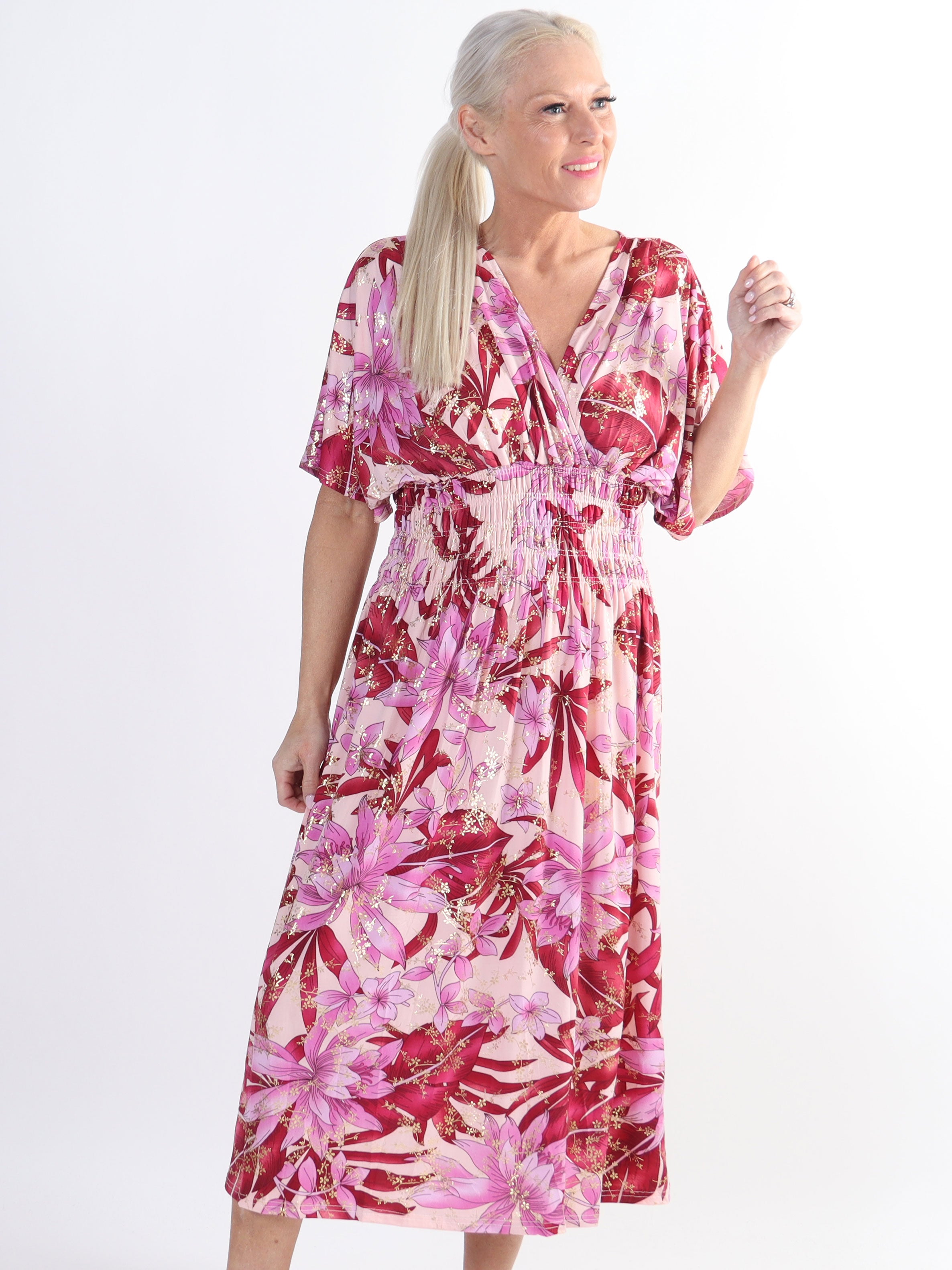 Pams Midi - Elastisk blomstret plus size kjole i krølfrit stof